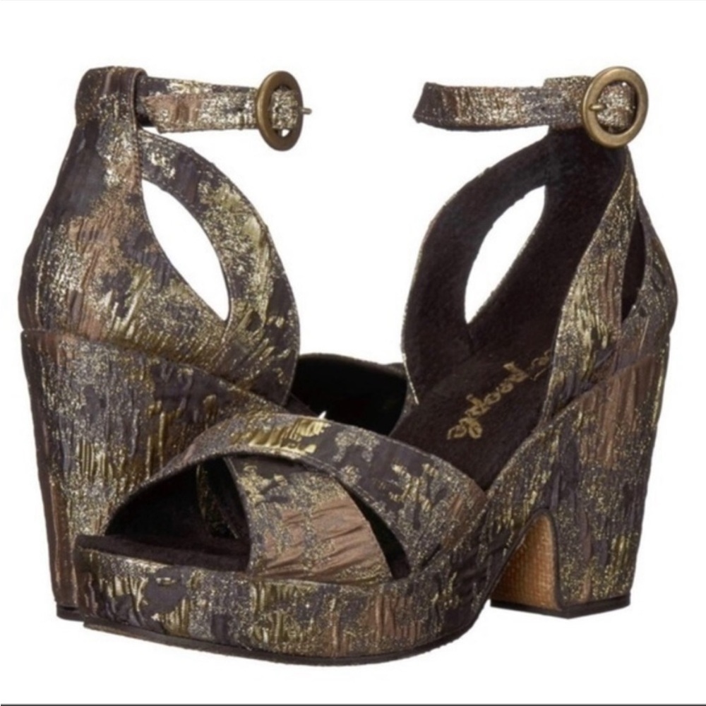 NWOT Free People Addison Platform Gold Heel Size 38